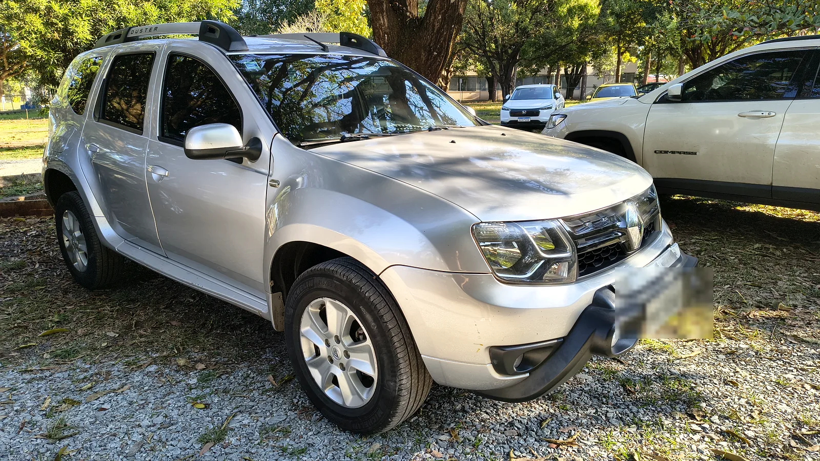 Renault Duster 2.0 automática 2017 prata, de frente
