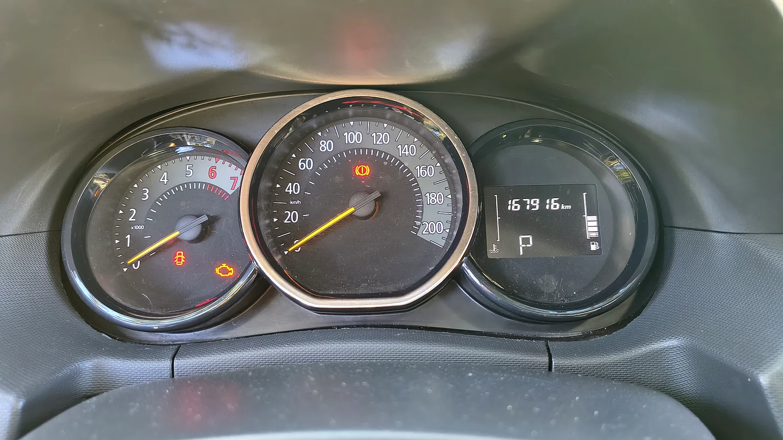 Hodômetro marcando 167.916 km