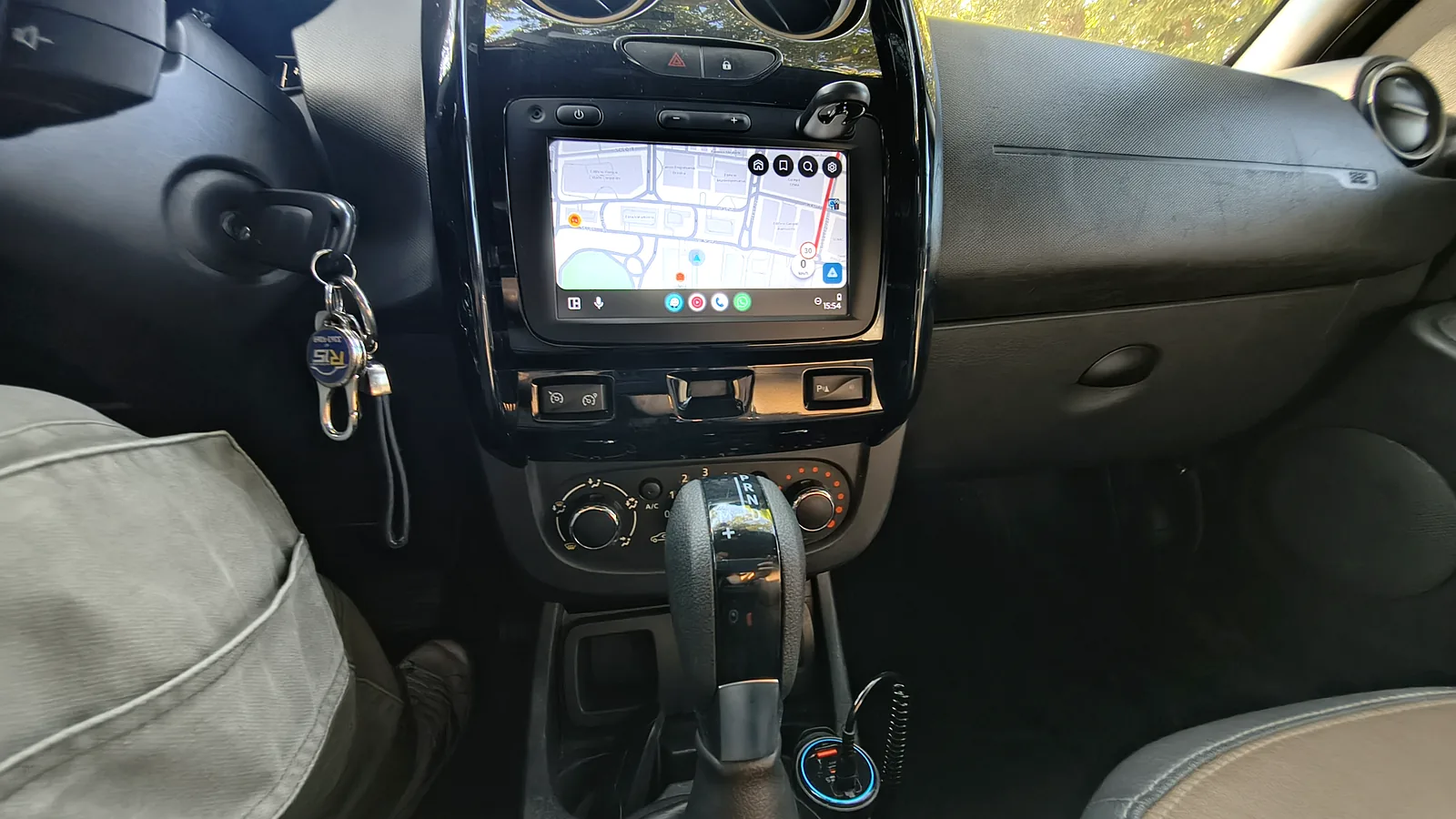 Multimídia instalada com Android Auto e navegação